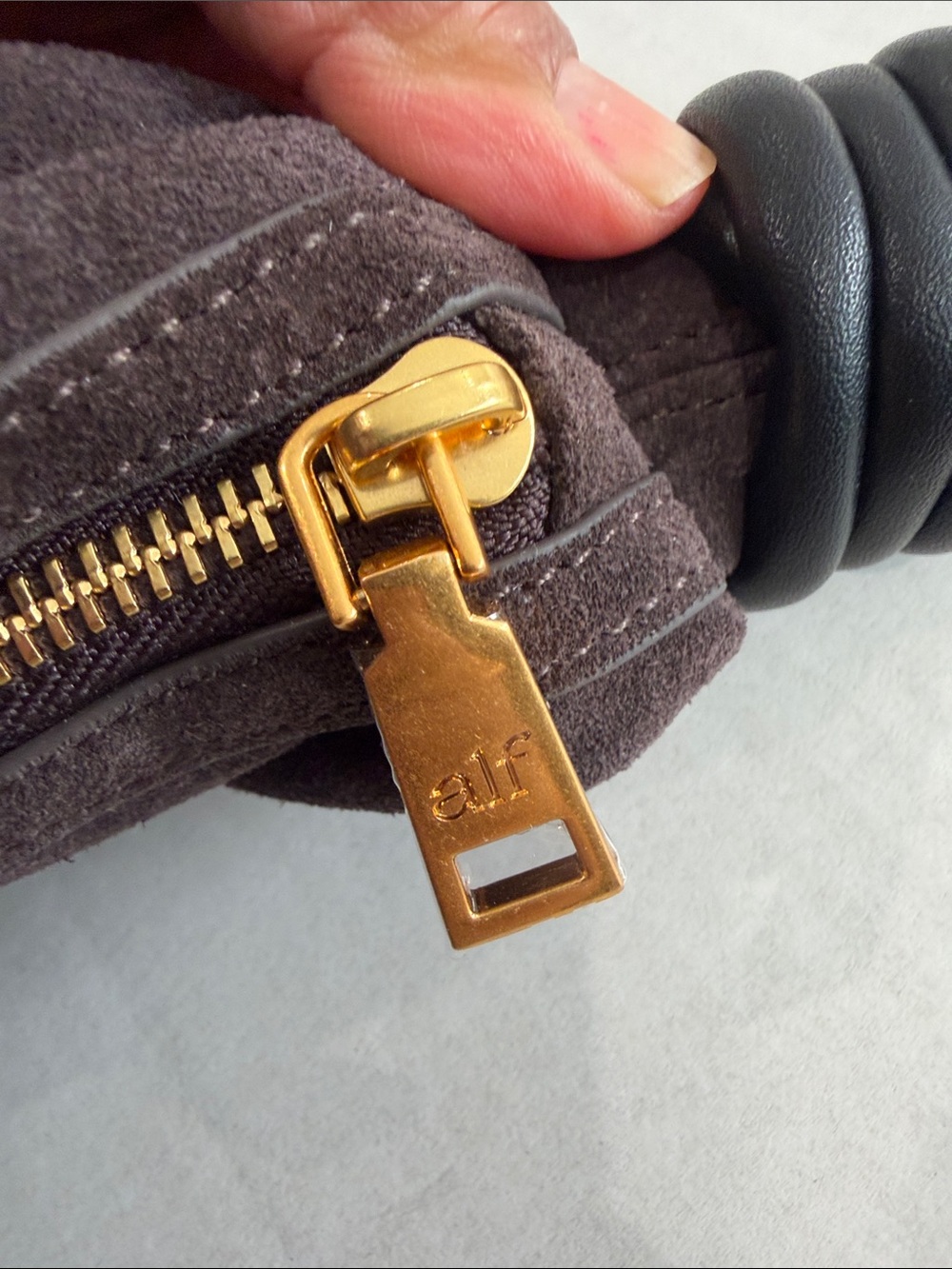 Alf the label dumpling handbag suede brown - Picture 3 of 10
